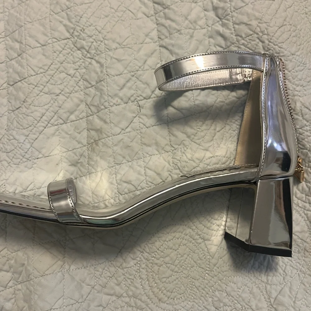 Revolve Good American Block Heel Square Toe Metallic Silver Sandals, size 8 - Picture 2 of 6